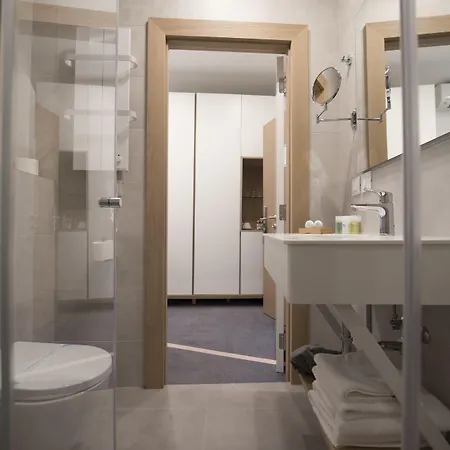 Nest Modern & Cozy Guest house