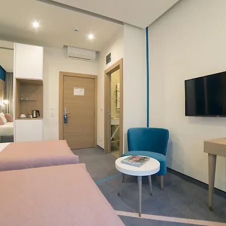 Nest Modern & Cozy Guest house